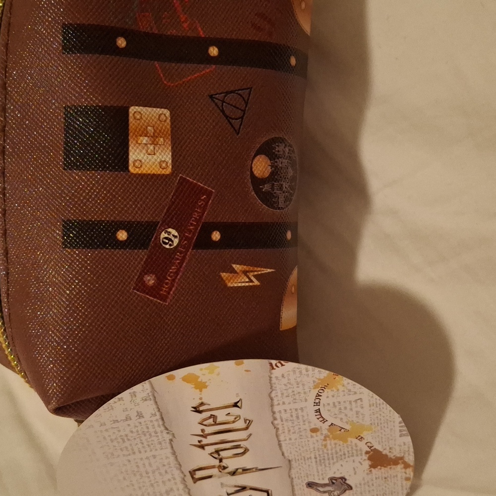 Harry Potter Wizarding World Hogwarts Express Suitcase Zip Coin Purse Pouch
